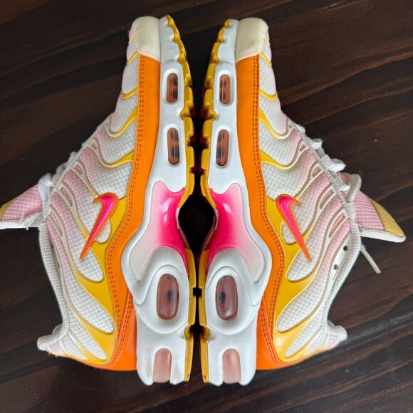 Size 7.5 -Nike Air Max Plus Hyper Pink Sail Orange Solar Flare DX2673-100 Women - Picture 3 of 13